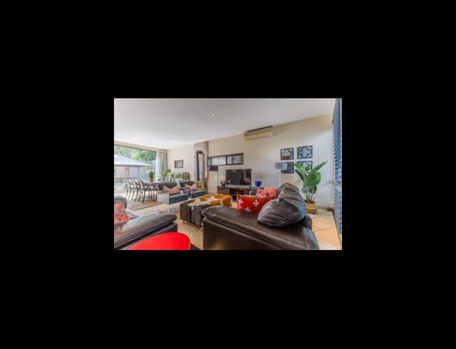 3 BEDROOM PROPERTY TO RENT IN MENLO PARK